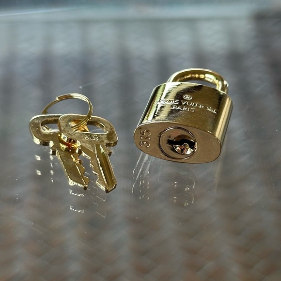 🍓LV Lock and Key #315 - Picture 8 of 10